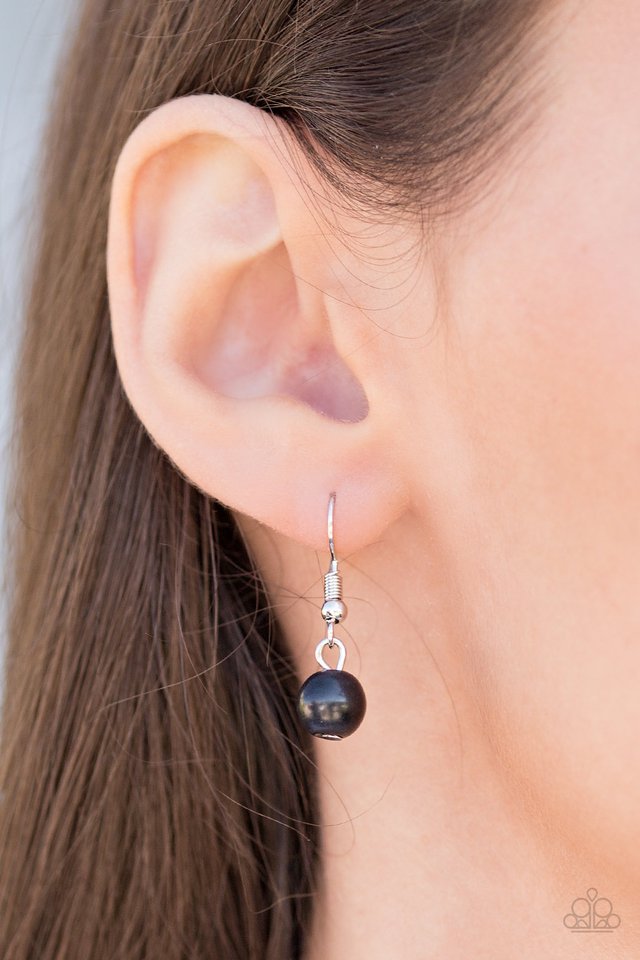 Paparazzi ♥ Run With The Pack - Black ♥ Necklace