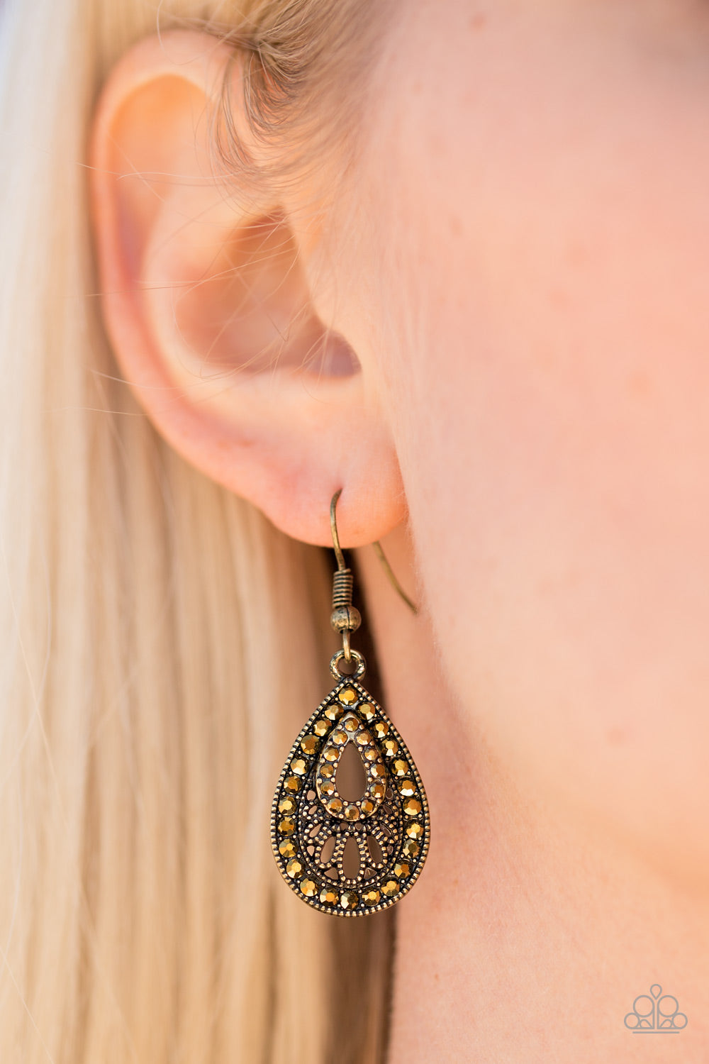 Paparazzi ♥ Radiant Revelry - Brass ♥ Earrings