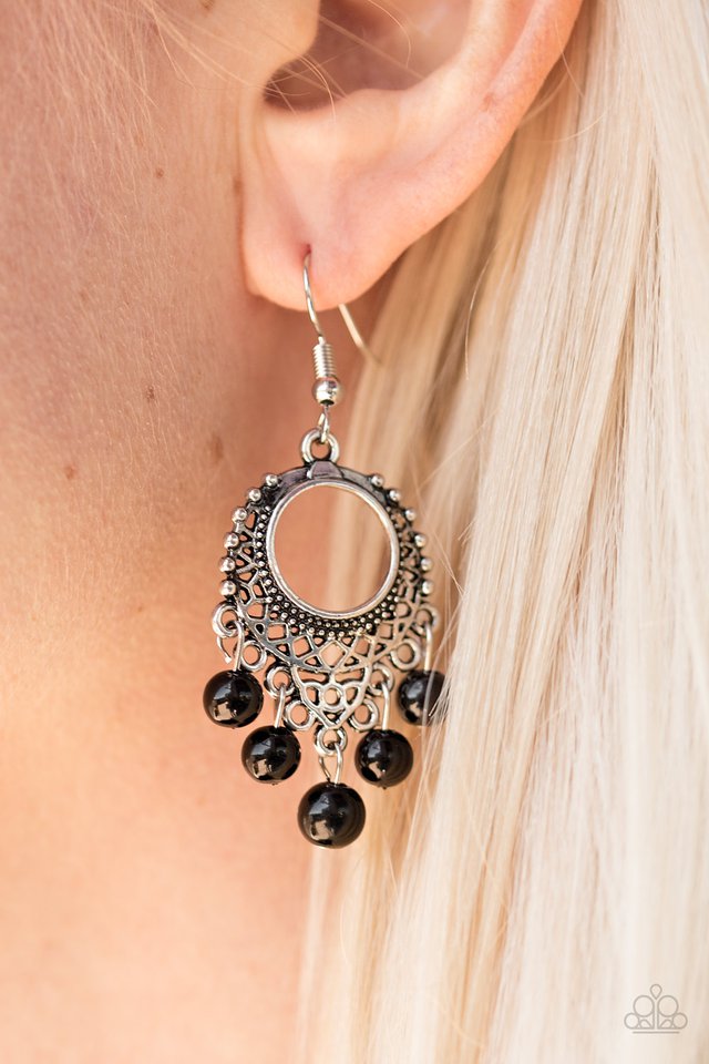 Paparazzi ♥ Uncatchable - Black ♥ Earrings