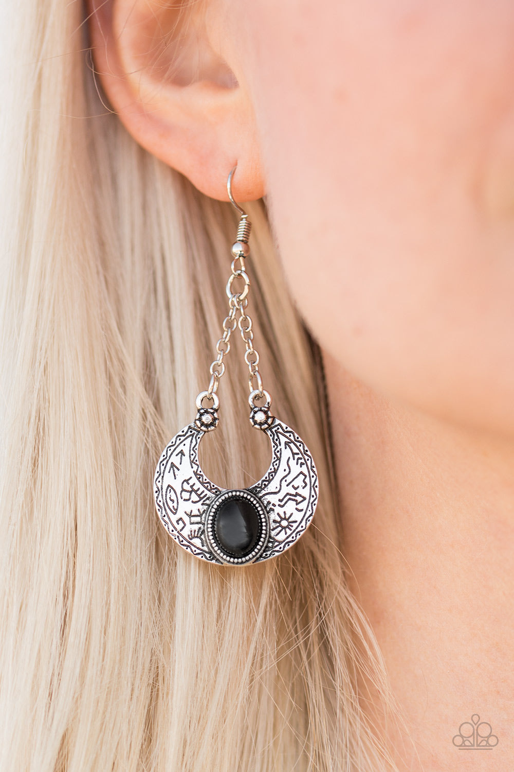Paparazzi ♥ Anasazi Sands - Black ♥ Earrings