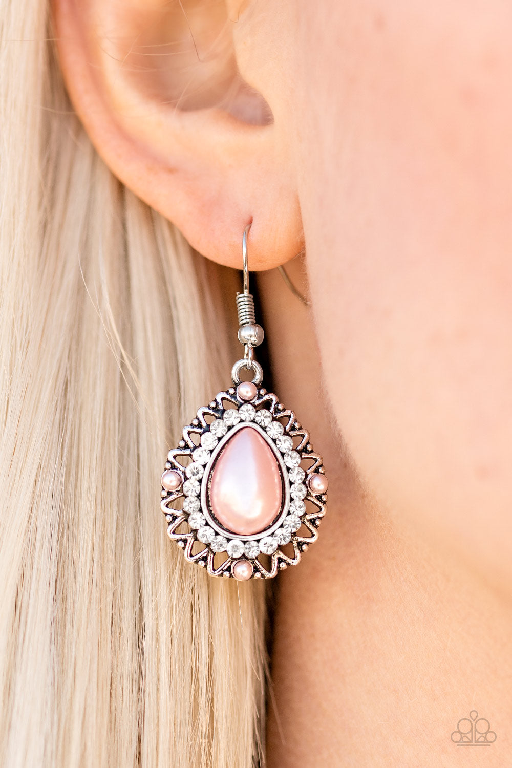 Paparazzi ♥ Red Carpet Sparkle - Pink ♥ Earrings