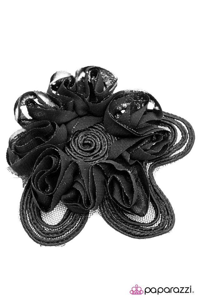 Paparazzi ♥ Laying Low - Black ♥ Hair Clip
