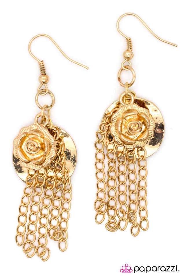Paparazzi ♥ Rose to the Occasion - Gold ♥ Earrings