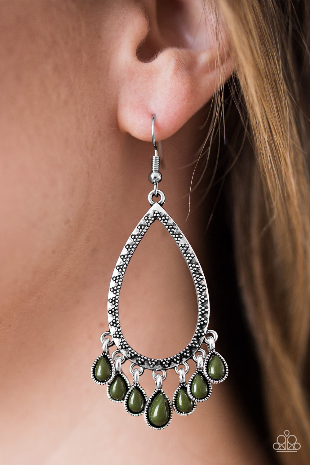 Paparazzi ♥ Radiant Bursts - Green ♥ Earrings