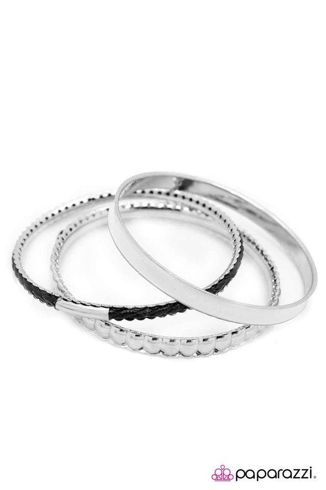 Paparazzi ♥ Opposites Attract - White ♥ Bracelet