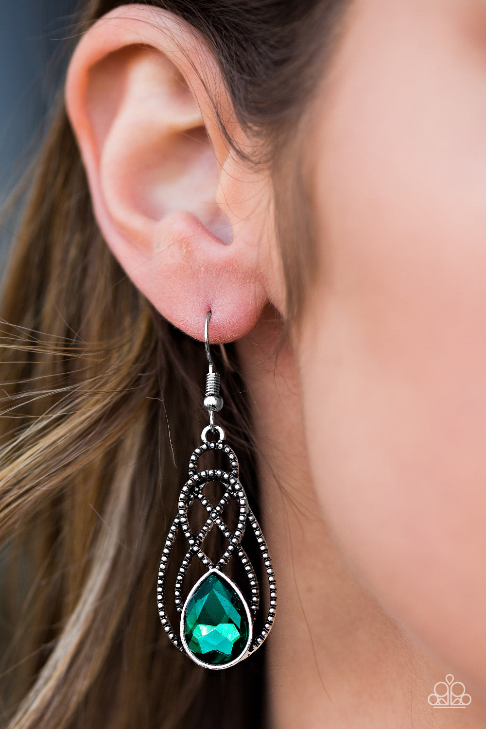 Paparazzi ♥ Chic Contessa - Green ♥ Earrings