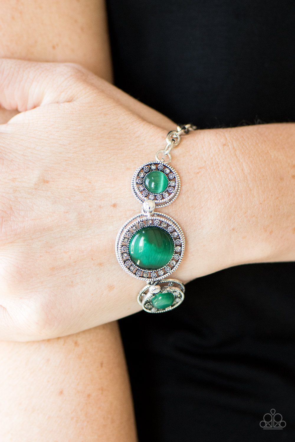 Paparazzi ♥ WHEEL Call - Green ♥ Bracelet