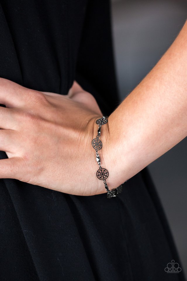 Paparazzi ♥ Only Time WHEEL Tell - Black ♥ Bracelet