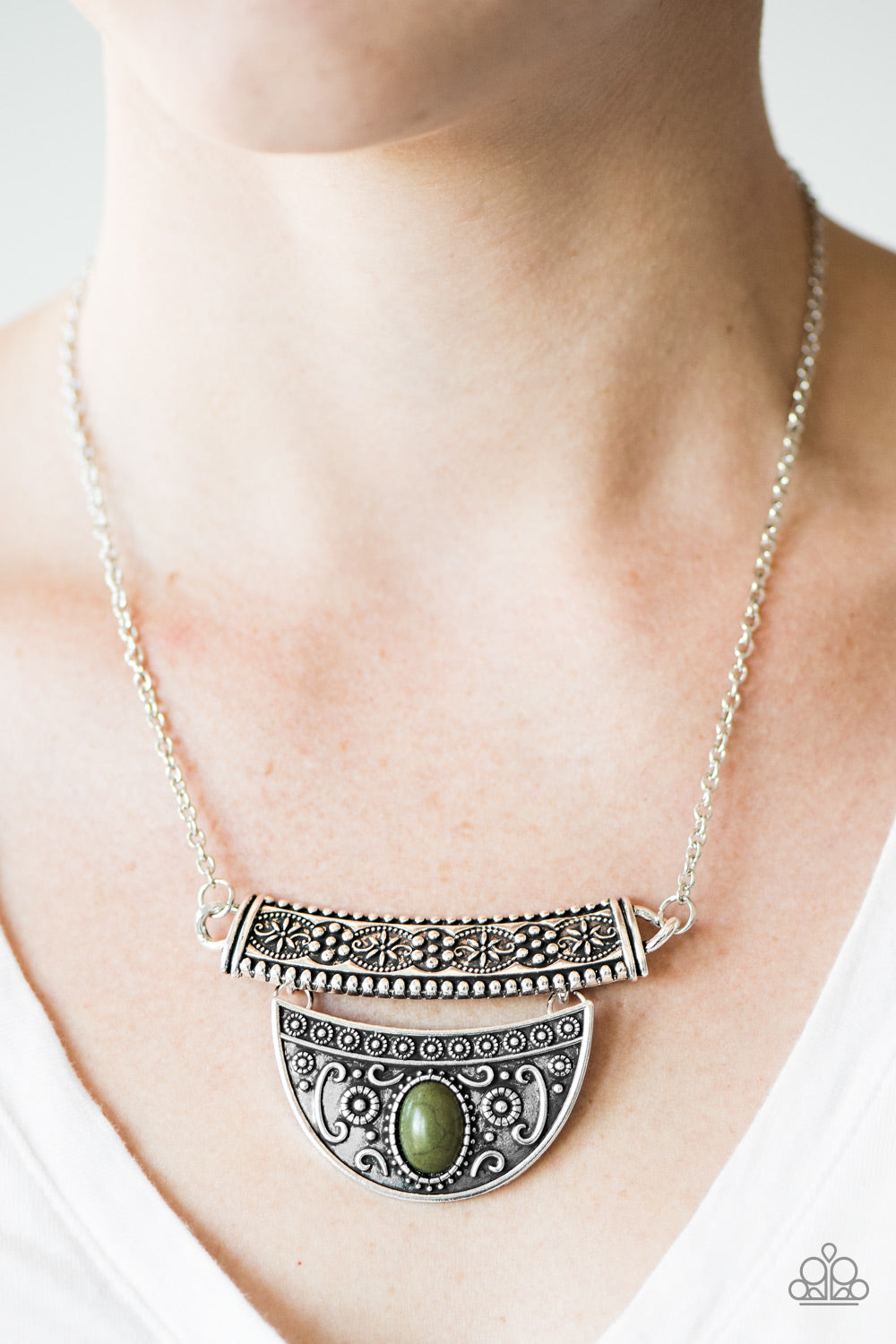 Paparazzi ♥ Amazon Amateur - Green ♥ Necklace