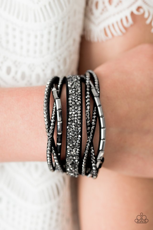 Paparazzi ♥ Glam Vibes - Black ♥ Bracelet