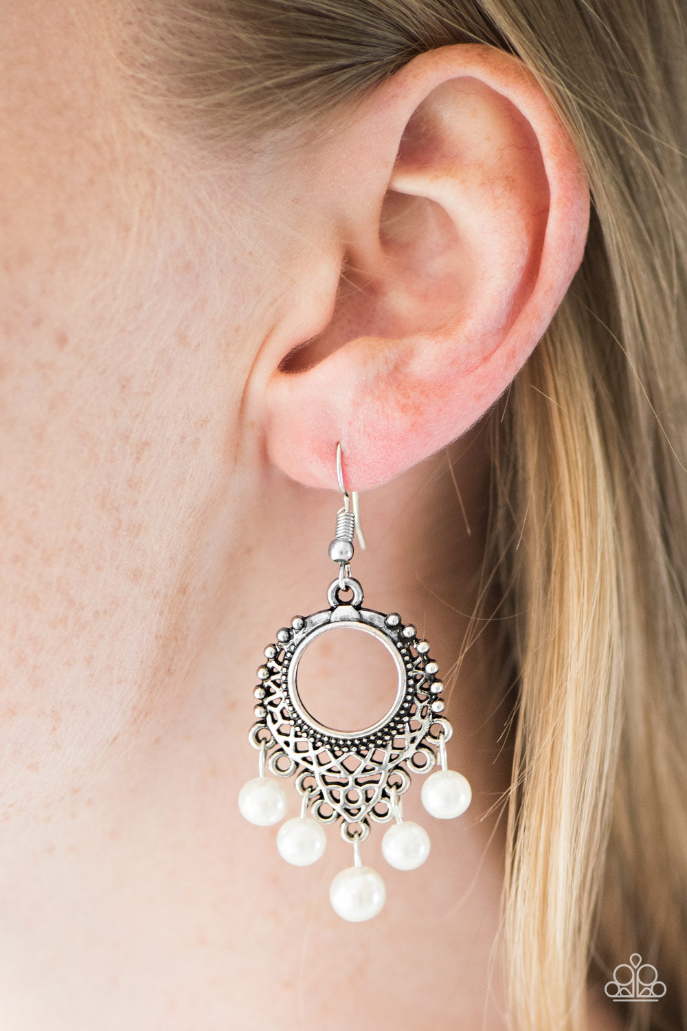 Paparazzi ♥ Uncatchable - White ♥ Earrings