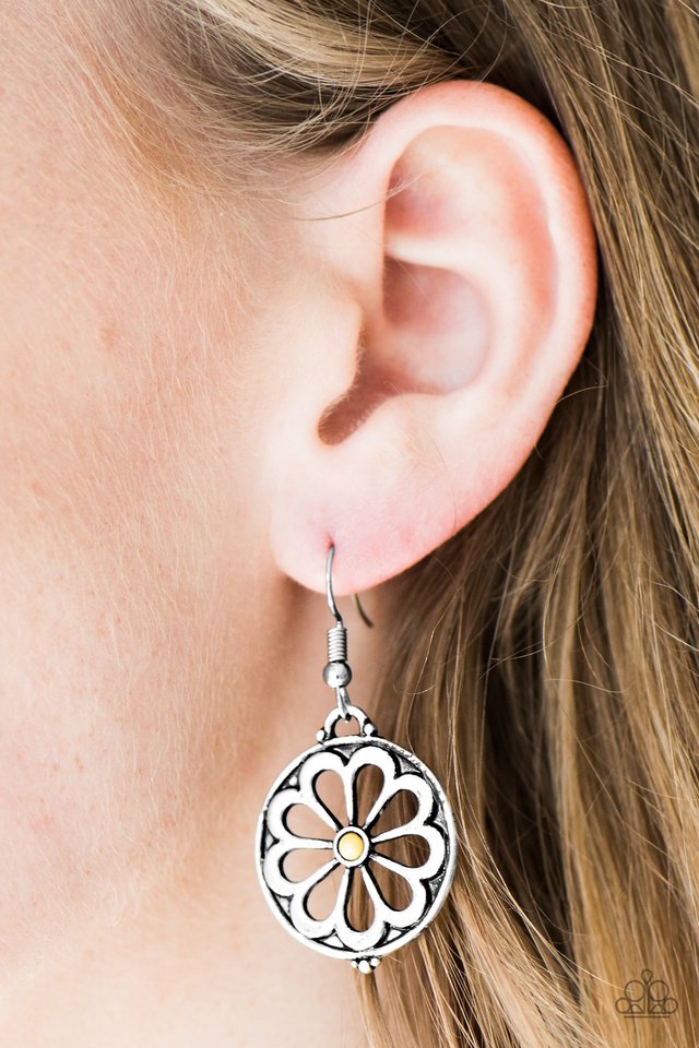 Paparazzi ♥ Common Daisy - Yellow ♥ Earrings