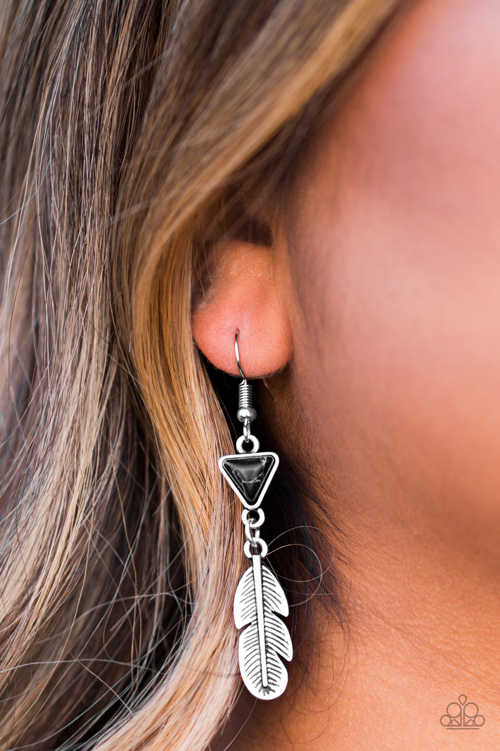 Paparazzi ♥ Give It A NEST! - Black ♥ Earrings