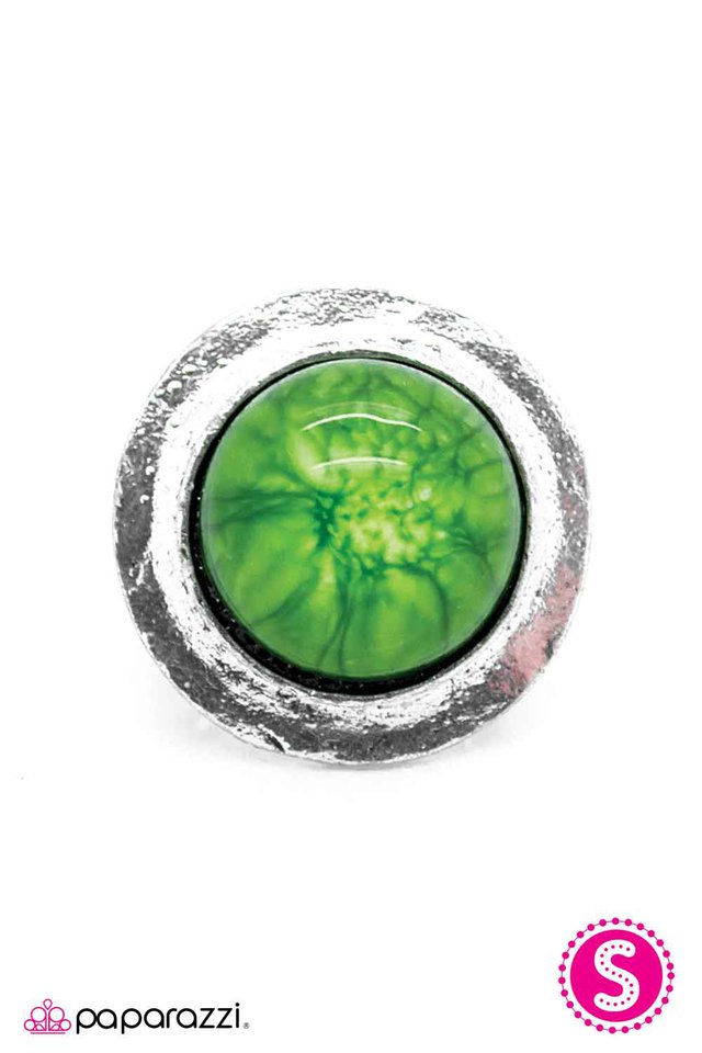Paparazzi ♥ The World Revolves Around You - Green ♥ Ring