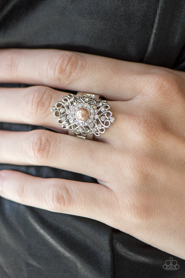 Paparazzi ♥ Queen Status - Brown ♥ Ring