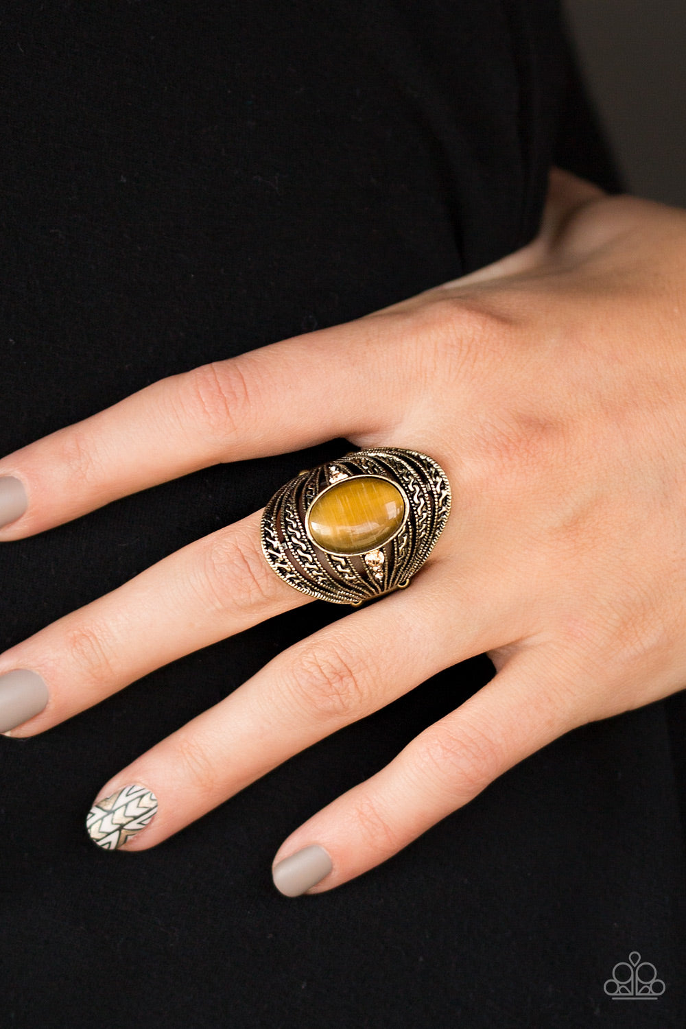 Paparazzi ♥ At High MOON - Brass ♥ Ring