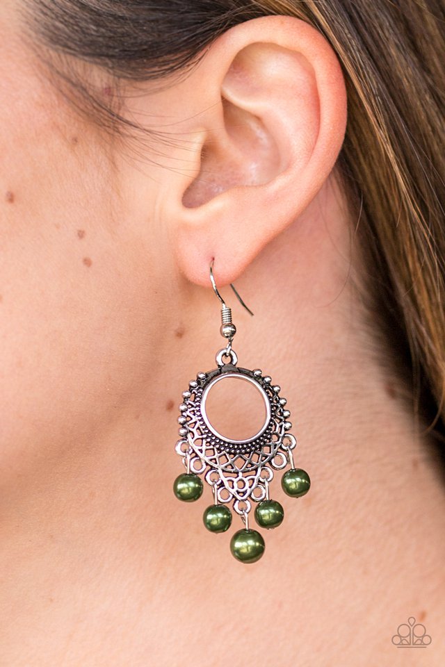 Paparazzi ♥ Uncatchable - Green ♥ Earrings