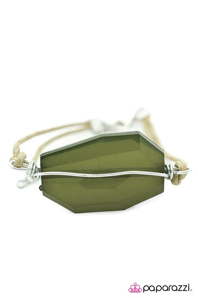 Paparazzi ♥ Cypress EnWRAPture - Green ♥ Bracelet