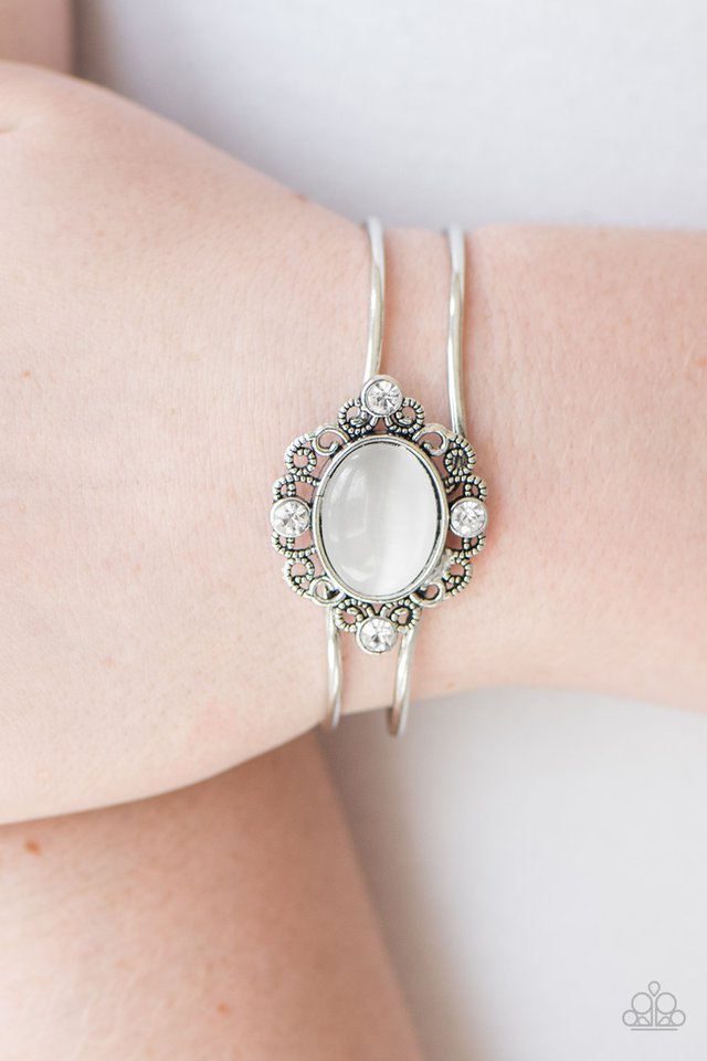 Paparazzi ♥ Very Victorian - White ♥ Bracelet