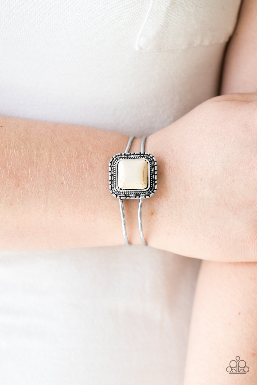 Paparazzi ♥ Hit A Plateau - White ♥ Bracelet