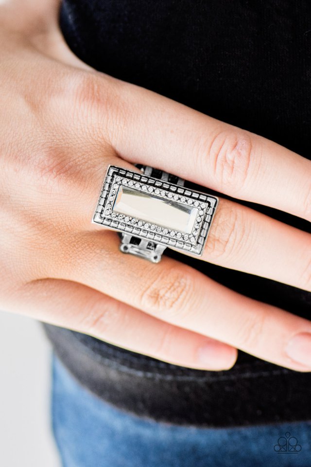 Paparazzi ♥ Titleholder - White ♥ Ring