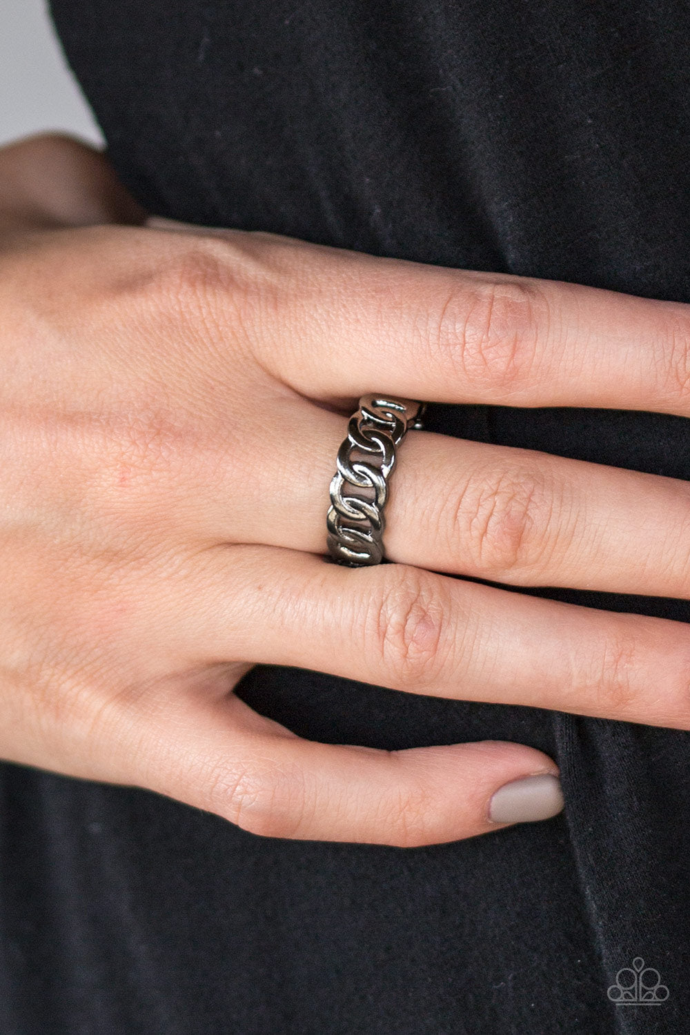 Paparazzi ♥ Love Is CHAIN - Black ♥ Ring