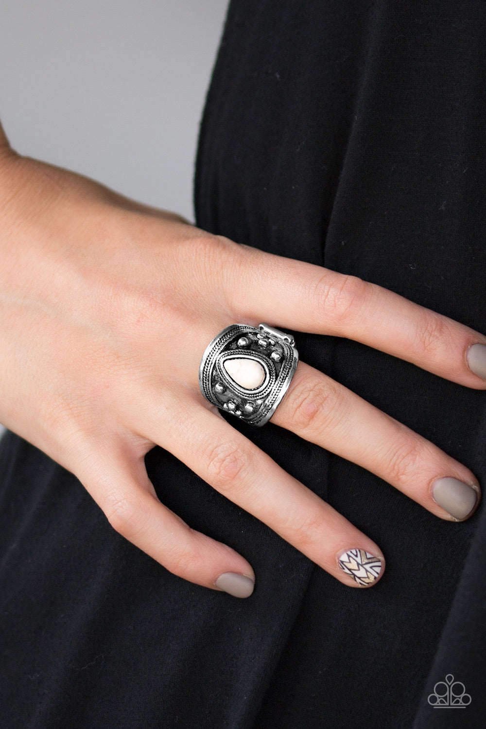 Paparazzi ♥ Sonoran Sands - White ♥ Ring