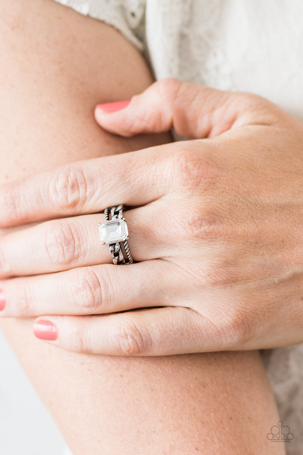 Paparazzi ♥ Jewel Of My Eye - White ♥ Ring