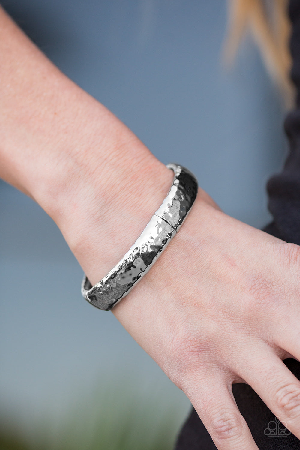 Paparazzi ♥ Glimpse Of Glimmer - Silver ♥ Bracelet