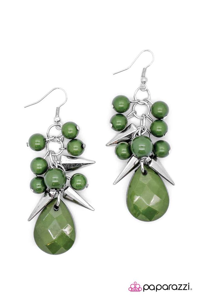 Paparazzi ♥ Spike A Pose - Green ♥ Earrings