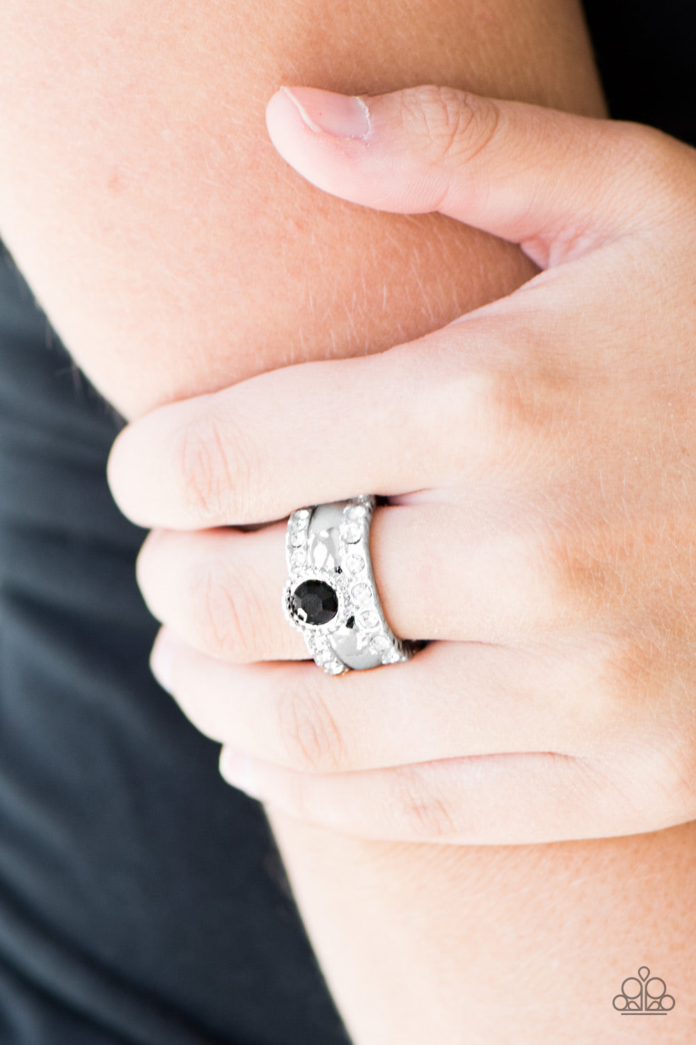 Paparazzi ♥ Crown Achievement - Black ♥ Ring