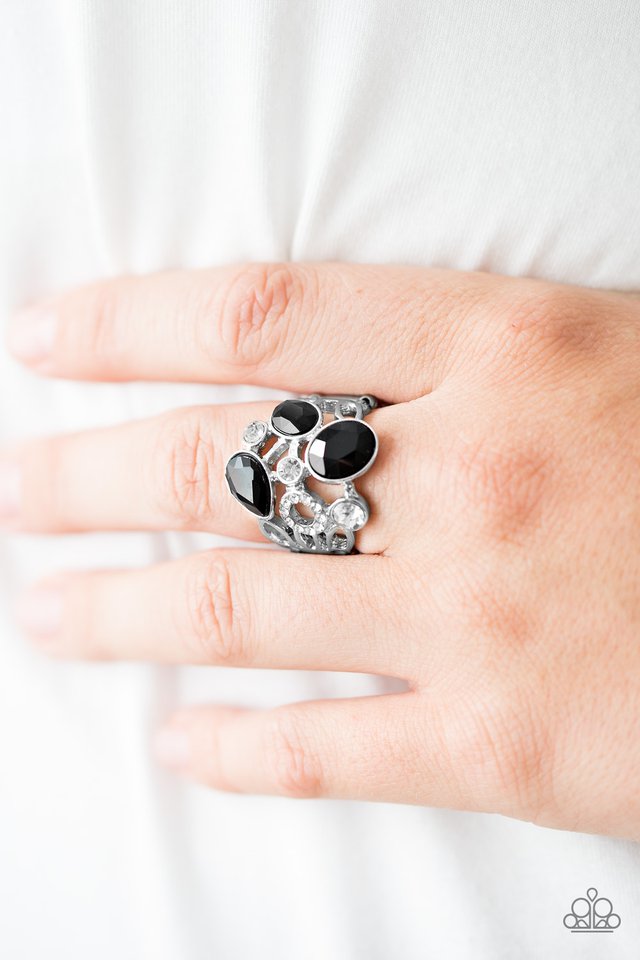 Paparazzi ♥ All Glammed Up - Black ♥ Ring