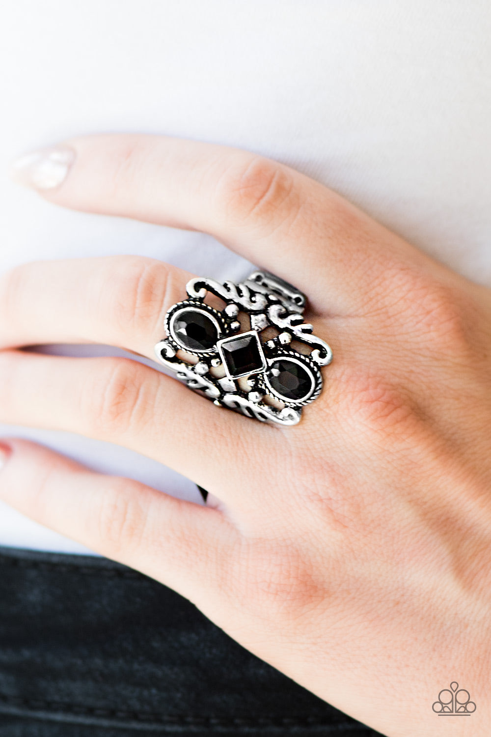 Paparazzi ♥ Tiki Twinkle - Black ♥ Ring
