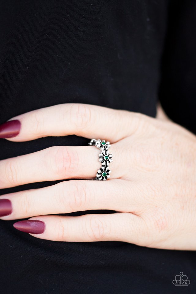 Paparazzi ♥ Dancing Daisies - Green ♥ Ring