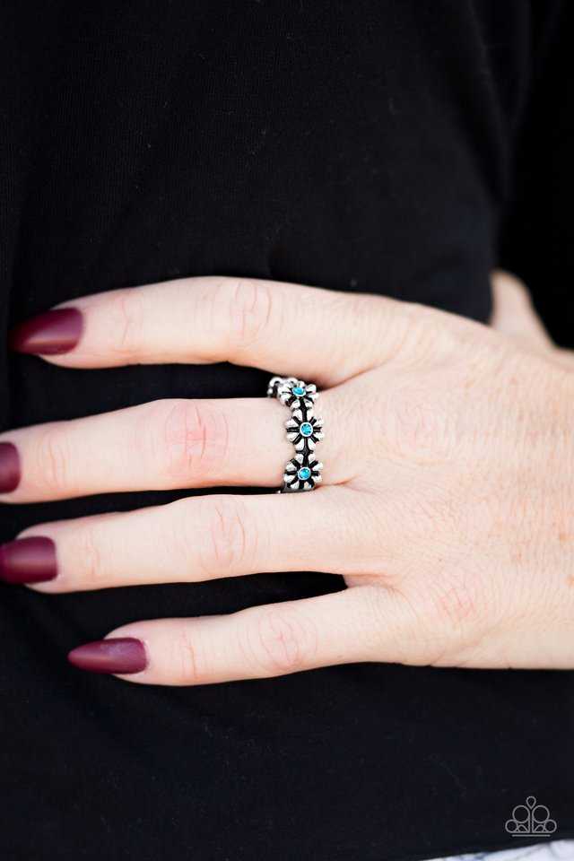 Paparazzi ♥ Dancing Daisies - Blue ♥ Ring