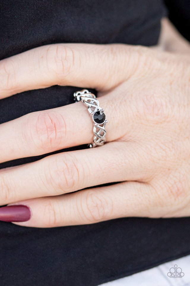 Paparazzi ♥ CACHE Out - Black ♥ Ring