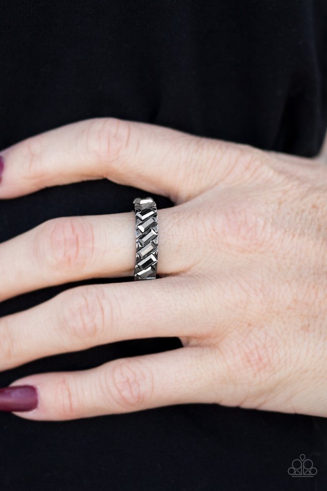 Paparazzi ♥ Cash Is QUEEN - Black ♥ Ring