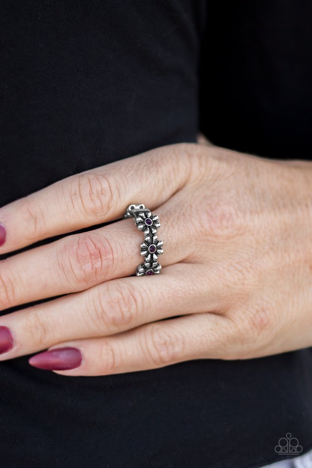 Paparazzi ♥ Dancing Daisies - Purple ♥ Ring