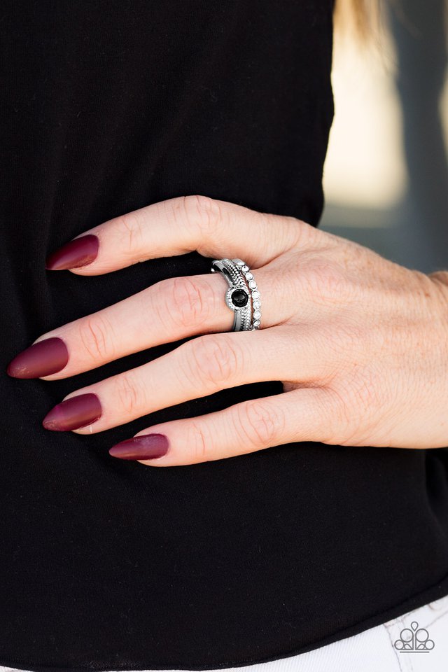 Paparazzi ♥ STAR Raving Mad! - Black ♥ Ring