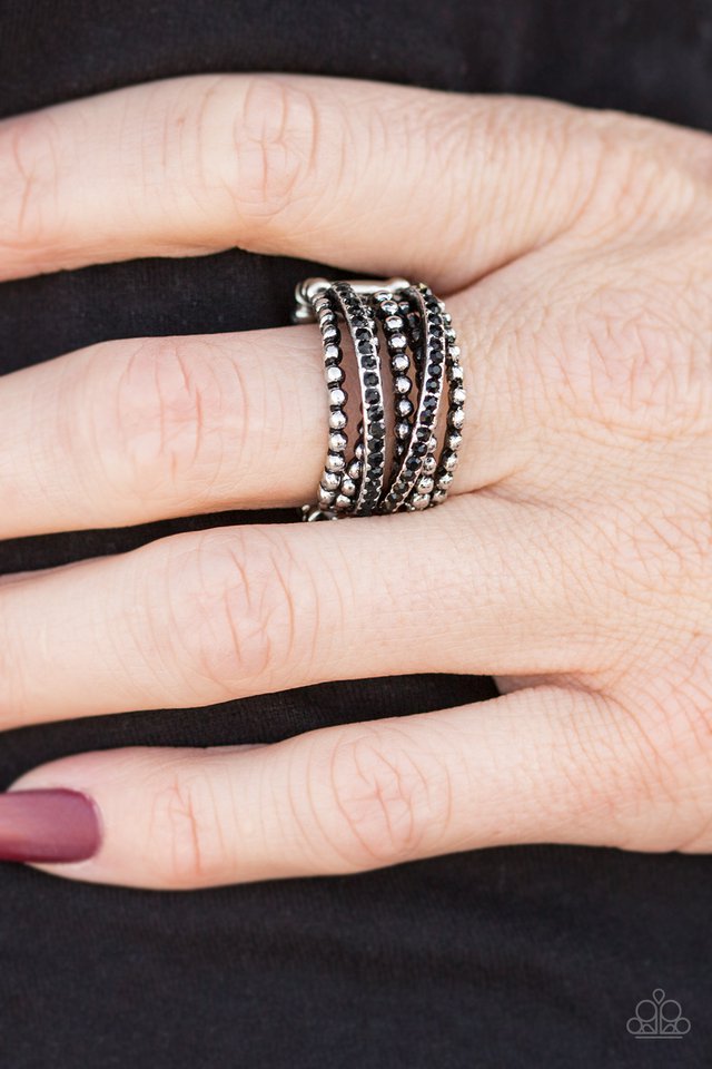 Paparazzi ♥ Extra Edge - Black ♥ Ring