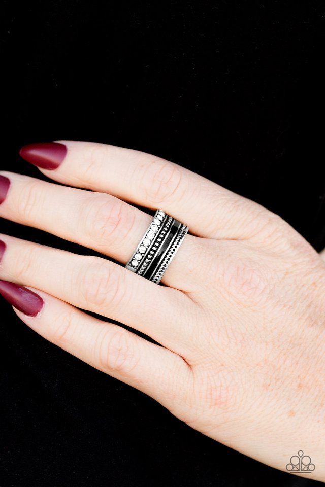 Paparazzi ♥ One WILDLIFE To Live - Black ♥ Ring