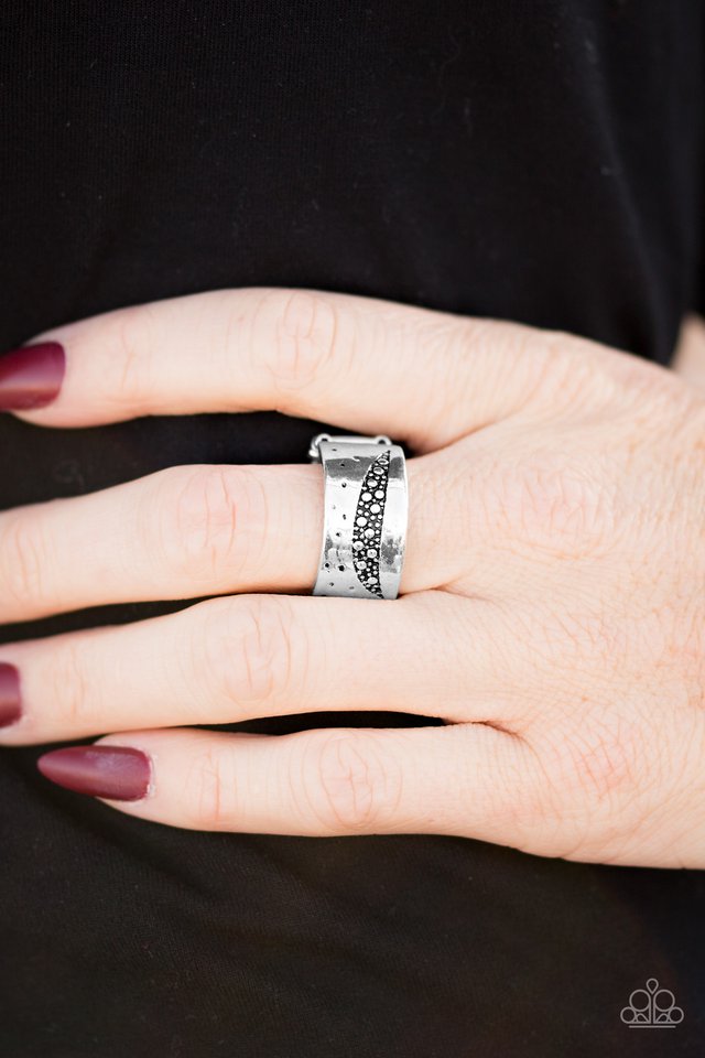 Paparazzi ♥ Texture Trip - Silver ♥ Ring