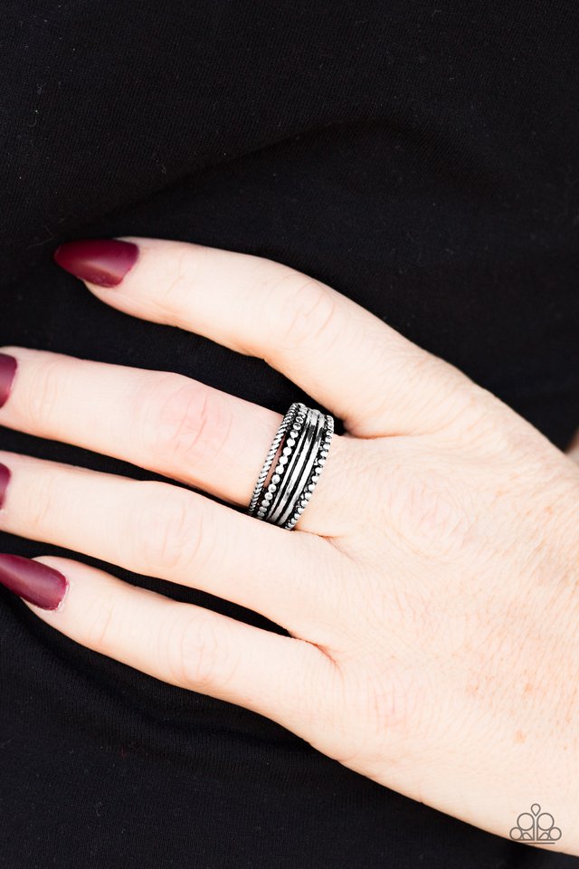 Paparazzi ♥ Professional GLEAMer - Silver ♥ Ring