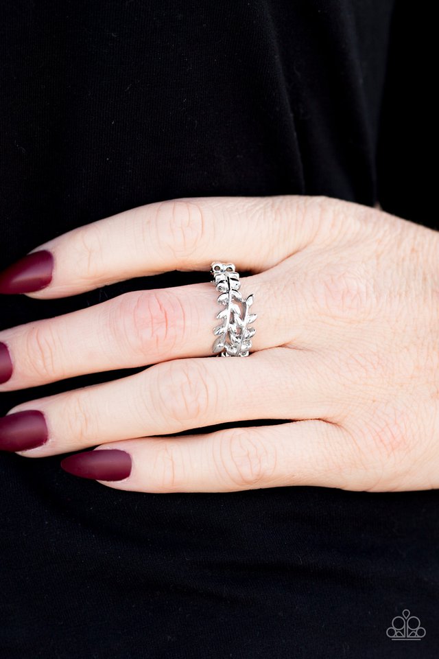 Paparazzi ♥ Port VINE - Silver ♥ Ring