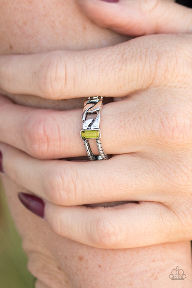 Paparazzi ♥ Runway Edge - Green ♥ Ring