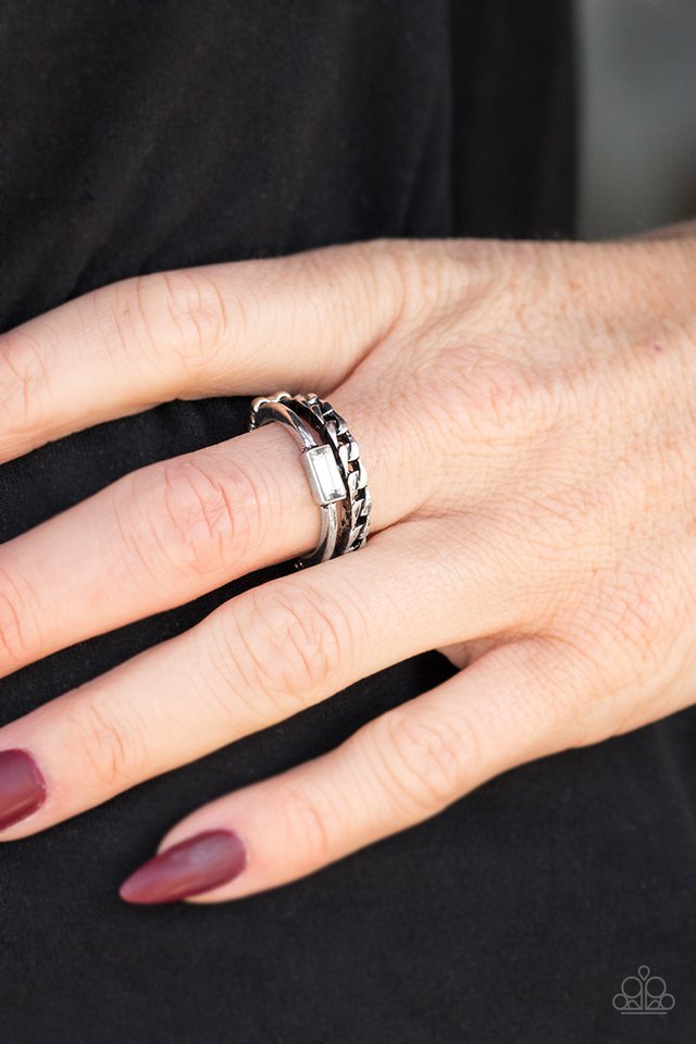 Paparazzi ♥ Edge Effect - Silver ♥ Ring