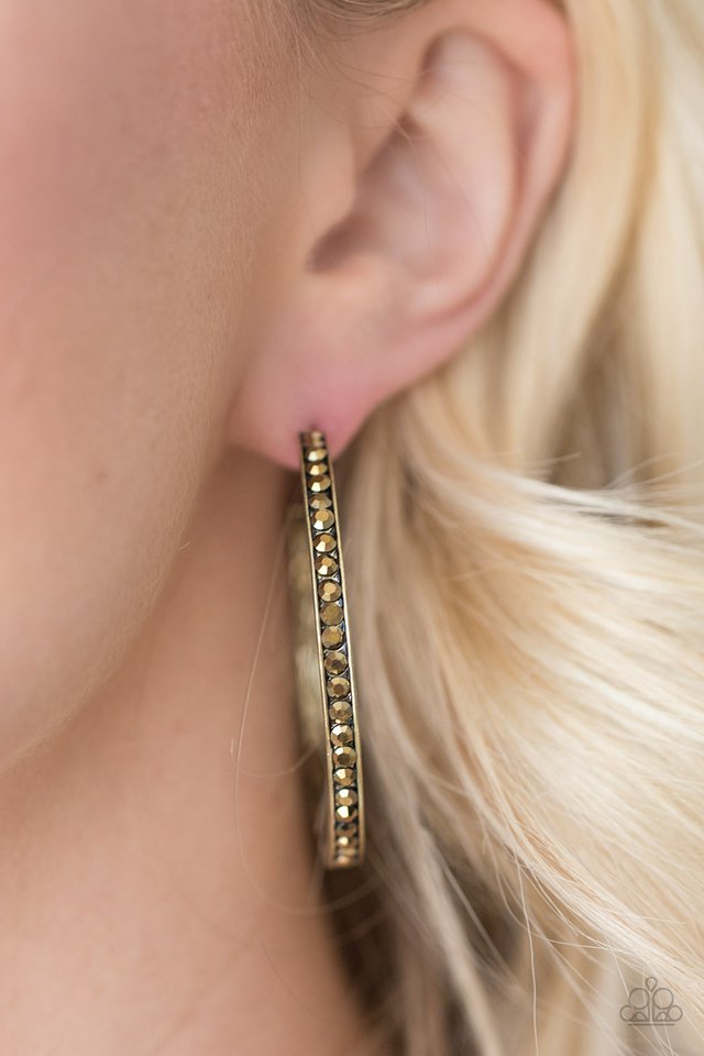 Paparazzi ♥ Glamorously Grit - Brass ♥ Earrings