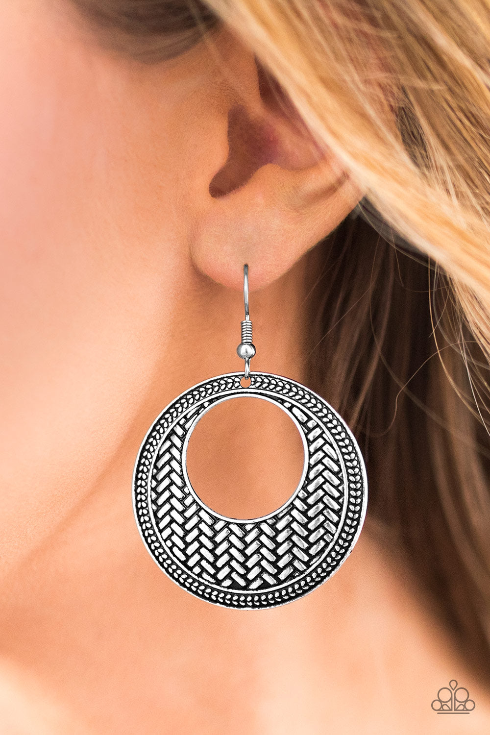 Paparazzi ♥ Tahiti Traveler - Silver ♥ Earrings
