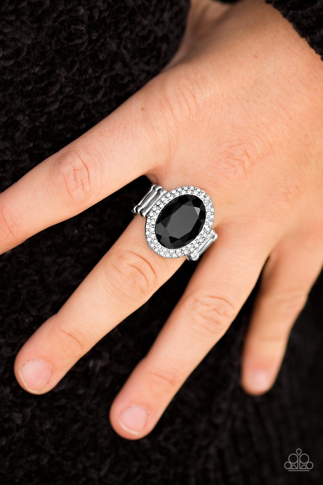 Paparazzi ♥ A Fair CACHE - Black ♥ Ring
