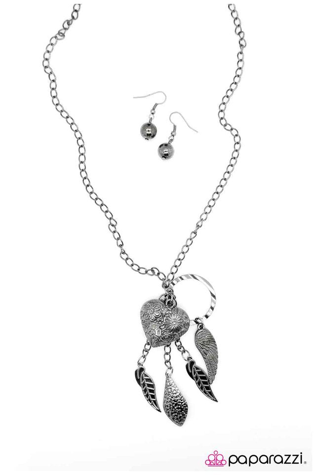 Paparazzi ♥ Come Fly With Me - Black ♥ Necklace